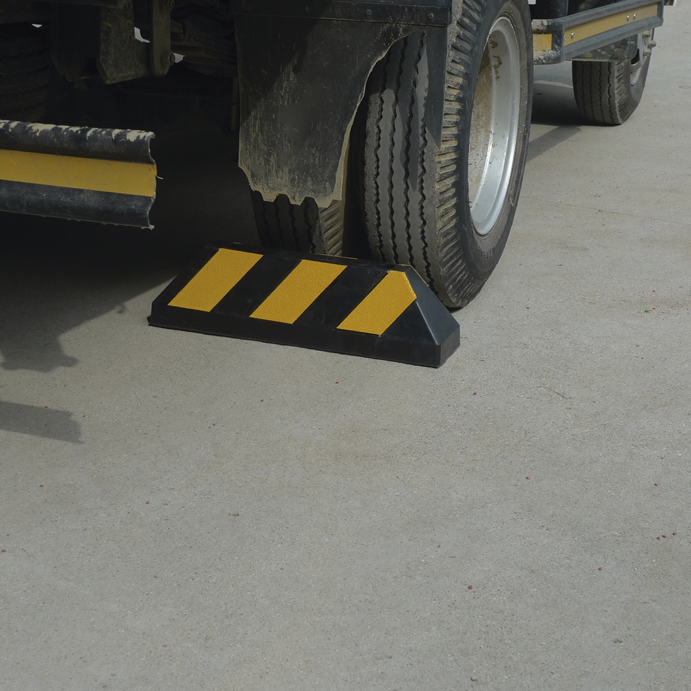 Tope Vehicular 55cm Para Camion Estacionamiento Color Negro-Amarillo AC55TC - SILYMX