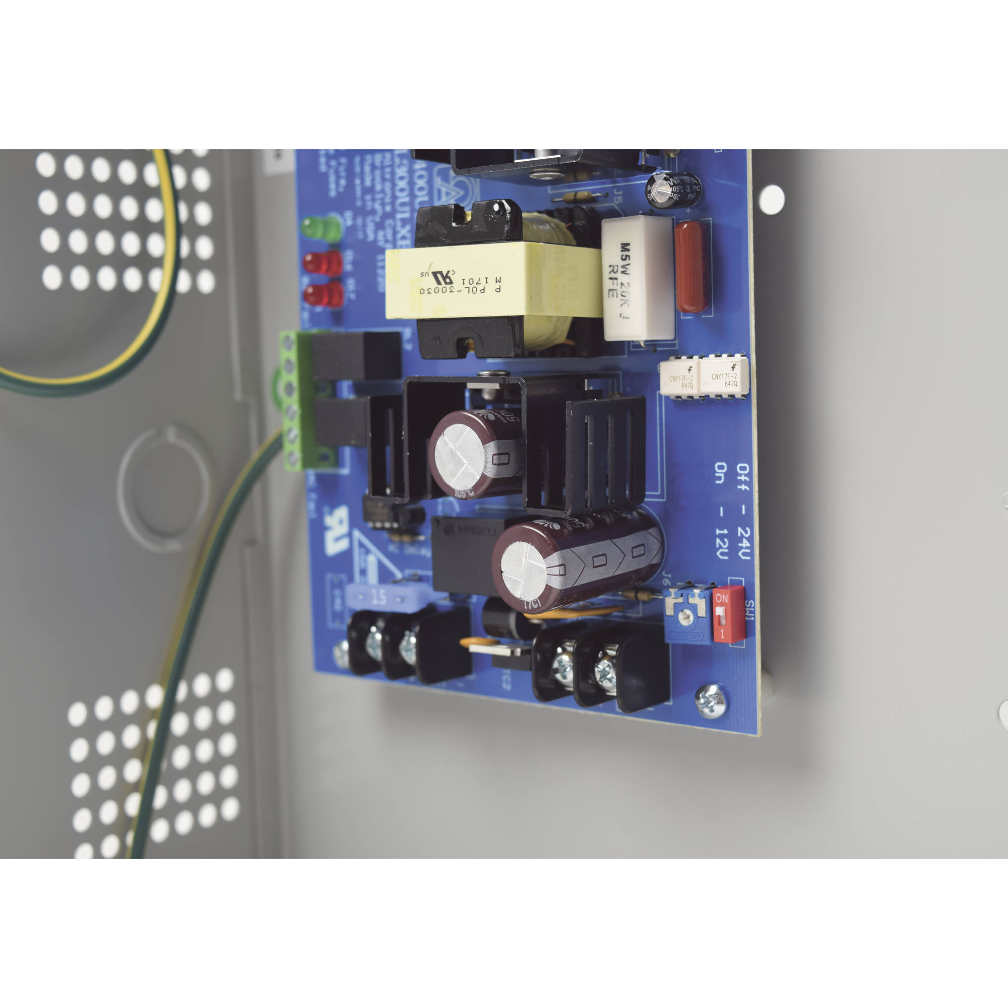 Fuente de Poder para Control de Acceso Altronix AL400ULX Entrada 115V Salida 12V ó 24 V capacidad de baterías de respaldo - SILYMX