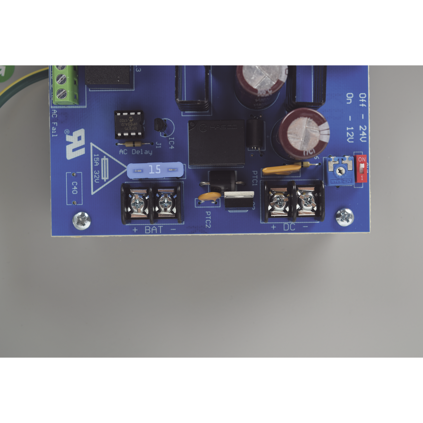 Fuente de Poder para Control de Acceso Altronix AL400ULX Entrada 115V Salida 12V ó 24 V capacidad de baterías de respaldo - SILYMX