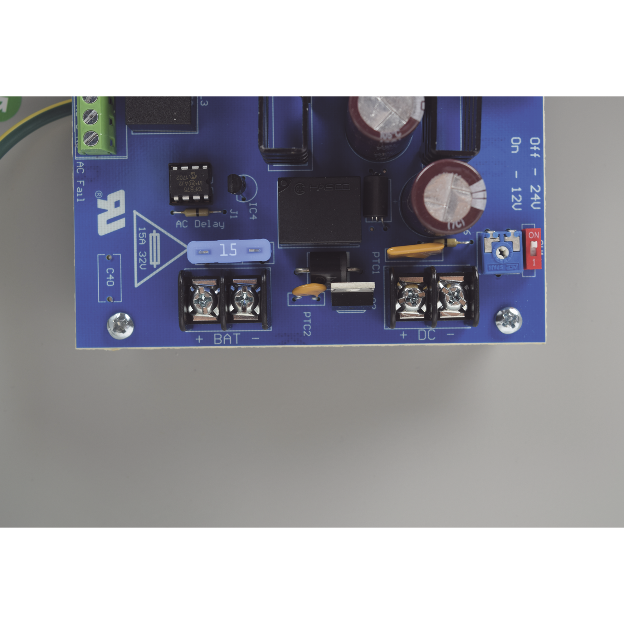 Fuente de Poder para Control de Acceso Altronix AL400ULX Entrada 115V Salida 12V ó 24 V capacidad de baterías de respaldo - SILYMX