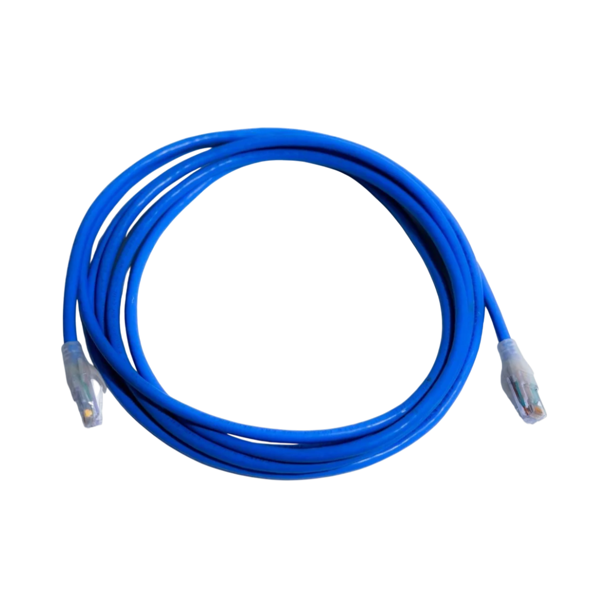 Cable patch cord Belden Cat 6 UTP azul de 3 metros, con conectores RJ45 para redes Ethernet.