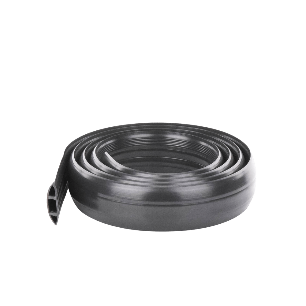 Canaleta flexible negra de PVC auto extinguible, para instalaciones eléctricas en piso ó zóclo (Rollo de 25mts.) (9300-05040) - SILYMX
