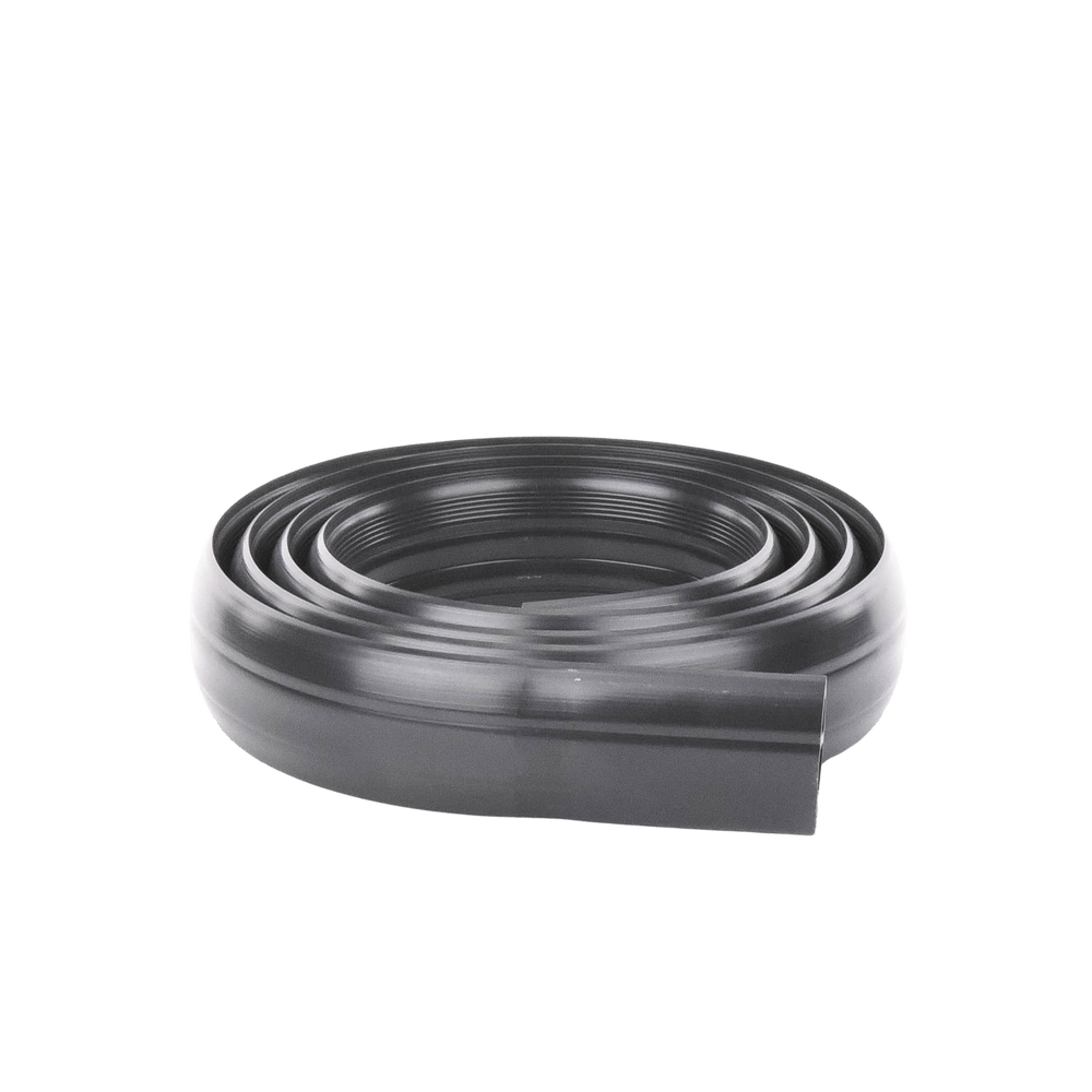 Canaleta flexible negra de PVC auto extinguible, para instalaciones eléctricas en piso ó zóclo (Rollo de 25mts.) (9300-05040) - SILYMX