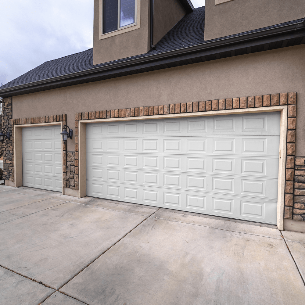 Puertas de GarageACCESSPROGARAGE107-SCPuerta de Garage de alta calidad Color blanco 10X7 pies AISLADA Estilo Americana CUADRO CORTO GARAGE107 - SC - SILYMX
