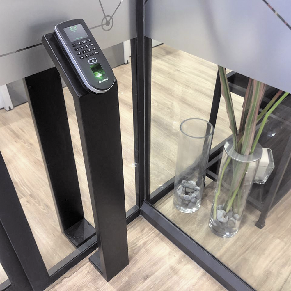 Base para instalación de lectoras biometricos para uso interior S-SOP-LEC - SILYMX