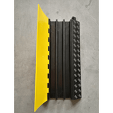 Protector de Cable de 3 Canales Base de Goma Tapa de Plástico del Canal 56x55MM Capacidad de Carga 6.1 Toneladas Longitud 90 cm 50 cm Altura 7.5 cm ACCESSPRO - Imagen 4