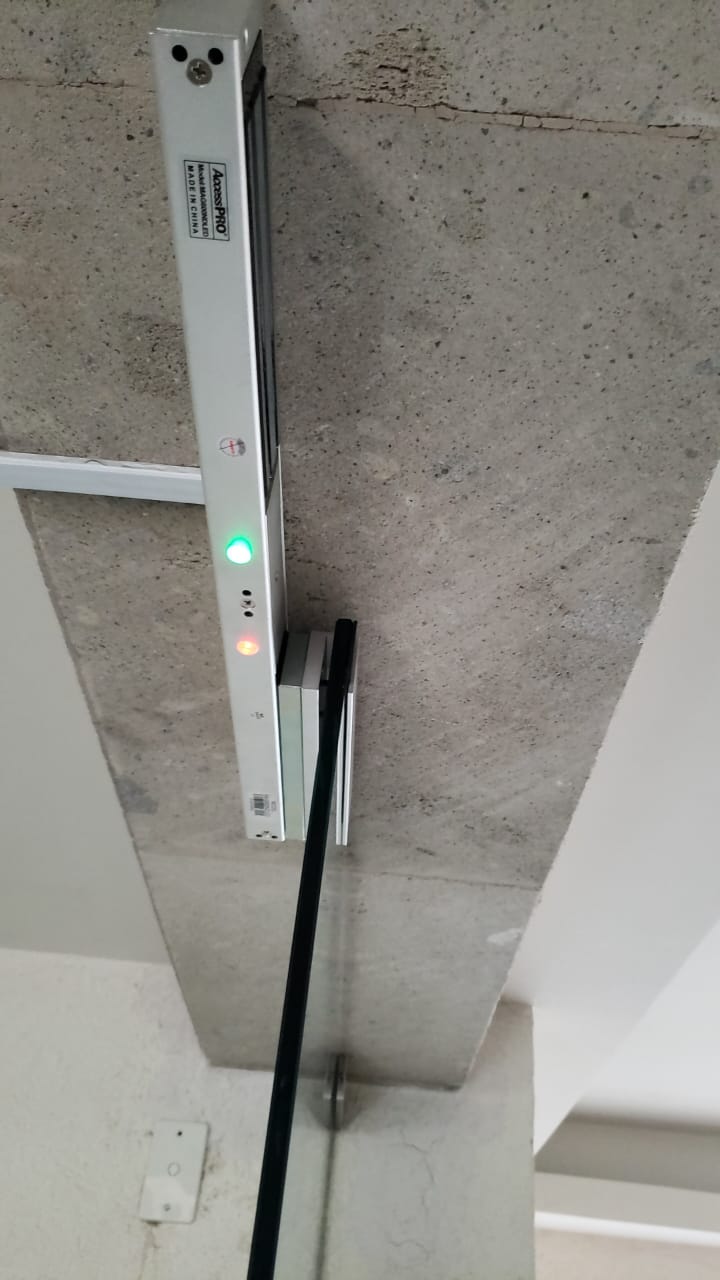 Chapa magnética Doble 600L lbs por lado con LED Ultra-brillanteLibre de Magnetismo Residual Sensor de estado de la placa MAG600NDLED - SILYMX