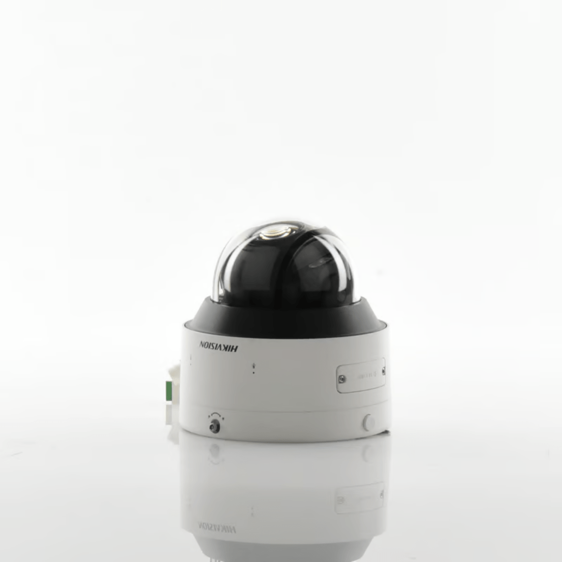 Domo IP 4 Megapixel Lente Mot. 2.8 - 12 mm Luz Dual (IR y Luz Blanca) Reconocimiento Facial Heat Map ACUSENSE Metadata Micrófono Integrado IK10 IP67 WDR 140 dB DeepinView IDS-2CD7547G0-XZHS - SILYMX