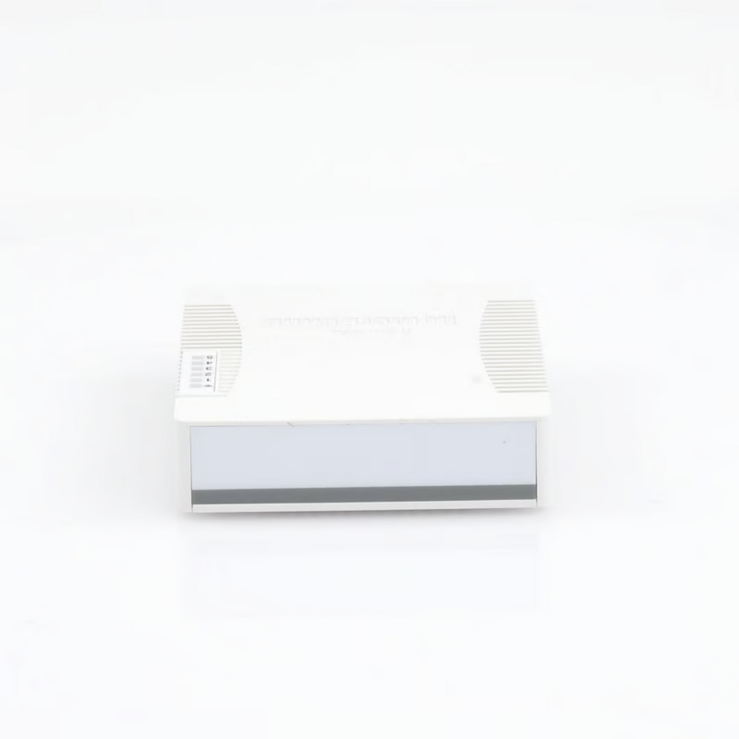 RouterBoard 5 Puertos Fast 1 Puerto USB WiFi 2.4 GHz 802.11 b/g/n Gran Cobertura con Antena 2.5 dbi hasta 1 Watt de Potencia RB951Ui-2HnD - SILYMX