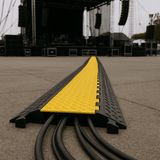 Protector de Cable de 5 Canales Base de Goma y Tapa de Plástico Capacidad 4.6 Toneladas Canal 38x35MM Longitud 90 cm Amarillo y Negro AC905-CV - SILYMX