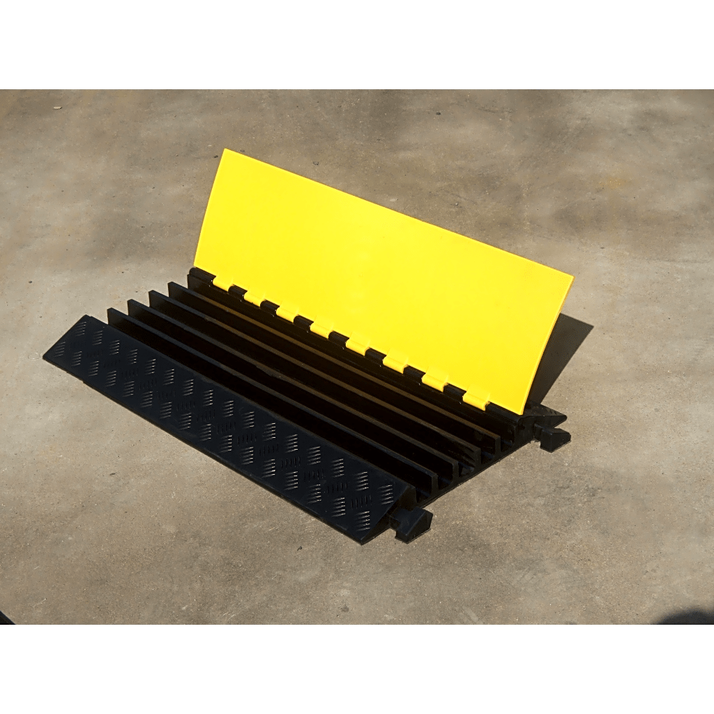 Protector de Cable de 5 Canales Base de Goma y Tapa de Plástico Capacidad 4.6 Toneladas Canal 38x35MM Longitud 90 cm Amarillo y Negro AC905-CV - SILYMX