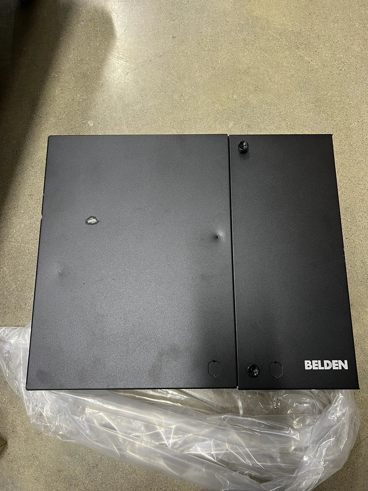 Panel de Parcheo Belden de Montaje en Pared Negro AX103928